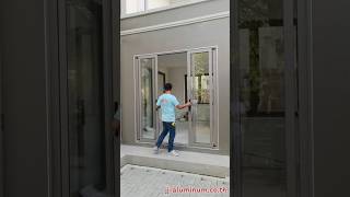 ประตูบานเลื่อนแบ่งสี่เปิดกลาง