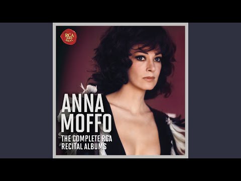 Η υψίφωνος [[#Anna Moffo [Άννα Μόφφο]#]] τραγουδά το έργο φωνητικής μουσικής με τίτλο Vocalise Op. 34, No. 14 του [[#Σεργκέι Ραχμάνινοφ [Sergei Rachmaninoff]#]], συνοδευόμενη από την [[#American Symphony Orchestra#]] σε μουσική διεύθυνση του [[#Λέοπολντ Στοκόφσκι [Leopold Stokowski]#]] (ηχογράφηση: [[#Sony Music Entertainment#]], 1965).