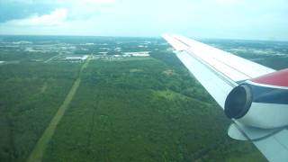 preview picture of video 'United Express Saab 340B Landing at Washington Dulles'