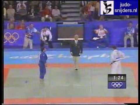 Judo 2000 Sydney: Giorgi Vazagashvili (GEO) - Patrick van Kalken (NED) bronze