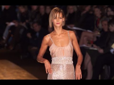 VALENTINO Spring 2001 Haute Couture - Fashion Channel