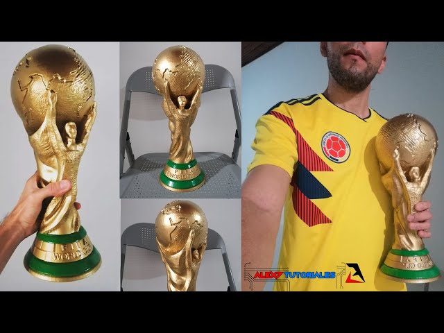 Vídeo relacionado con HshDUti Réplica de trofeo estilo Copa del Mundo Trofeo de fútbol impreso en 3D Modelo de exhibición Premio para aficionados al deporte Regalo para decoración de hogar y oficina (36 cm)