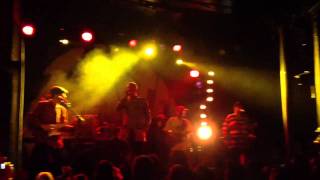 Kapten Röd på kägelbanan - Ett snedsteg bort