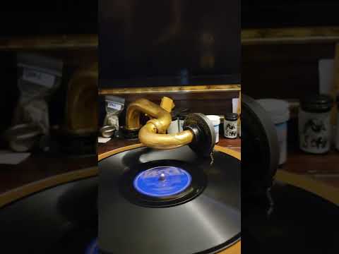 Three Little Fishes -  (4 Modernaires) Paul Whiteman's Swing Wing Decca Records #2417 1939