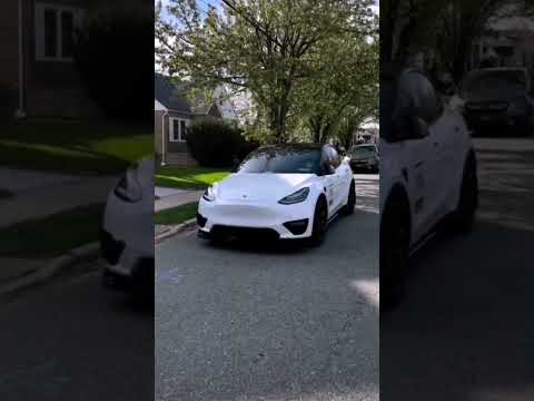 I’ve never seen a Tesla with a body kit before… #shorts #tesla #modely