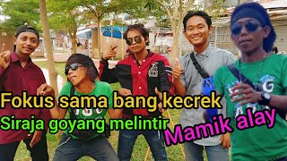 Download lagu GERIMIS MENGUNDANG pengamen jalanan ft mamik alay bang kecrek yang viral mp3 Download lagu GERIMIS MENGUNDANG pengamen jalanan ft mamik alay bang kecrek yang viral mp3