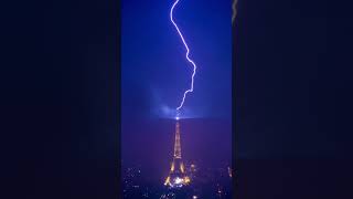 LA plus belle photo d'éclair sur la tour Eiffel ! Depuis la tour Montparnasse #paris #lightning