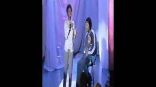 Dionne Warwick   Always Something There To Remind Me - Howie Mandel Show 2002