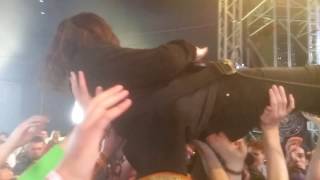 Fangclub crowd surf Electric Picnic