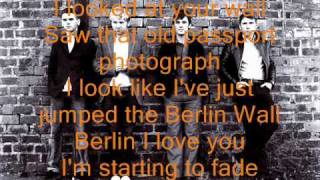 Franz Ferdinand -  Fade away ( Lyrics on screen )