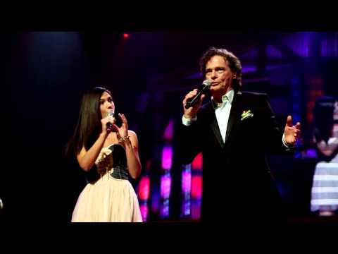 BJ Thomas and Sara Niemietz  reunited 17 years later at Grand Ole Opry