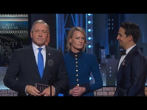Frank Underwood crashes Tony Awards