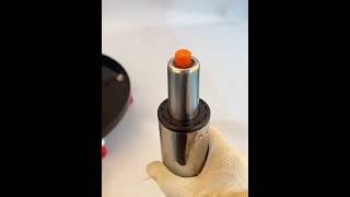 Pojazdná montážna stolička s nastaviteľnou výškou a úložným priestorom