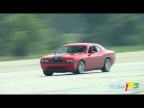 2008 Dodge Challenger SRT8 Review by Auto123.com