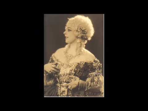 Clara and Clara the opera stars