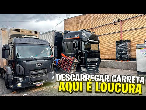 Chaos at the CEASA in São Paulo! Unloading trucks here is madness 🔥