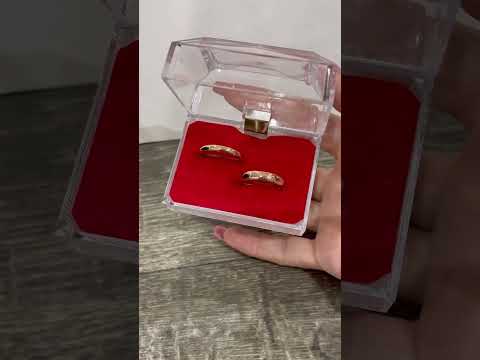Подарок девушке - кольцо обручальное ювелирный сплав классический стиль шириной 3 мм в бархатной коробочке - фото 1 - id-p1896770179