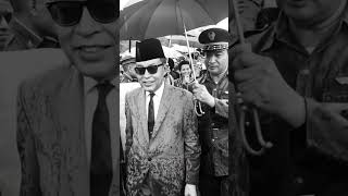Download lagu momen bung Hatta dipayungi oleh jendral Suharto #indonesia #quotes #bunghatta #suharto mp3 Download lagu momen bung Hatta dipayungi oleh jendral Suharto #indonesia #quotes #bunghatta #suharto mp3