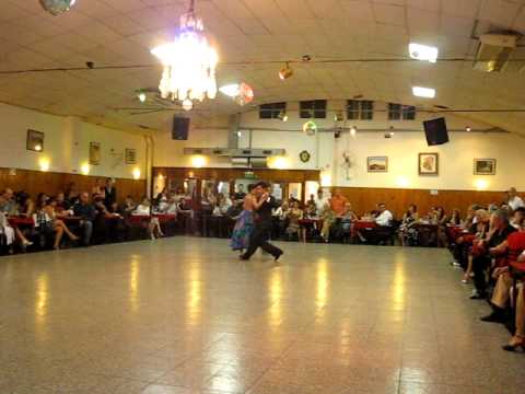  Roxana Suarez  and  Sebastian Achaval  are  dancing  to  the  tango  "  Pregonera  "
