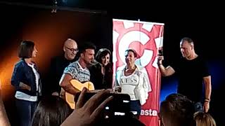 Moisés Losada cantando Como Quema en Canal Fiesta