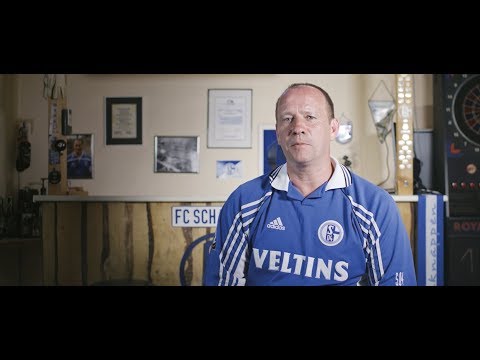 KÖNIGSBLAUE AUSWÄRTS. Echte Schalker. Echte Geschichten. (Teil 1)