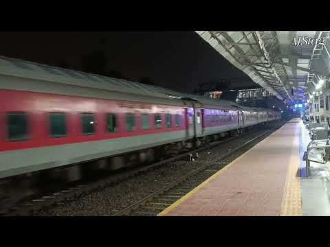 12163 Mumbai Lokmanya Tilak Terminus - MGR Chennai Central SF Express led by KYN WAP7 skips Akurdi