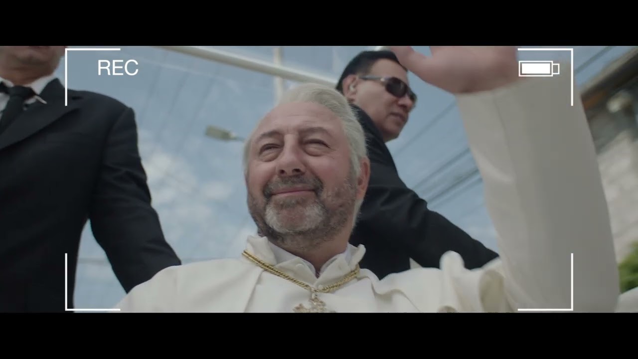 Miniature de la vidéo PAPAMOBILE I Bande-annonce du film Papamobile