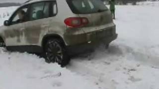 preview picture of video 'VW Tiguan off-road on snow S&S'