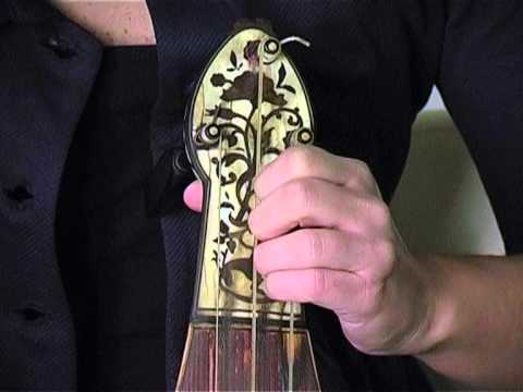 Neva Özgen demonstrates the kemençe