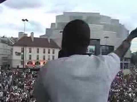 Keith Thompson Rocks The Heart Of Paris