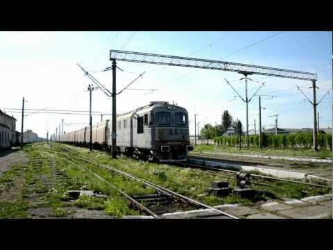 CFR Marfa cu rumegus trece pe directa prin Suceava Nord cu 60-1233-0 ! 11.05.2012