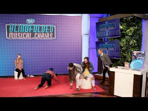 目隠しミュージカルチェア」でゲーマーが誰も見ていないようなダンスを披露 (Gamers Dance Like No One's Watching in 'Blindfolded Musical Chairs')