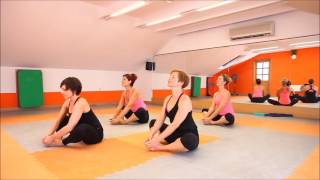 Joga pro uvolnění beder a zmírnění menstruačních bolestí Joga pro uvolnění beder a zmírnění menstruačních bolestí