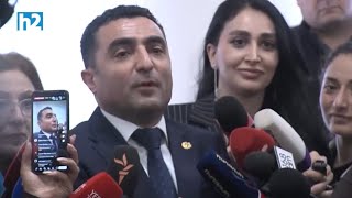 Չե՞ք ամաչում՝ Սամվել Կարապետյանի հաշվին միլիոններ եք ստանում․ լրագրողը՝ Ռոմանոս Պետրոսյանին։ Լրաբեր