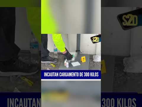 🟥En Silvania, Cundinamarca, la Policía incautó 300 kilos de cocaín4  ocultos en un camión.