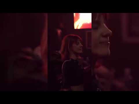 Albert Novo durante su actuación en "Molan los 90"