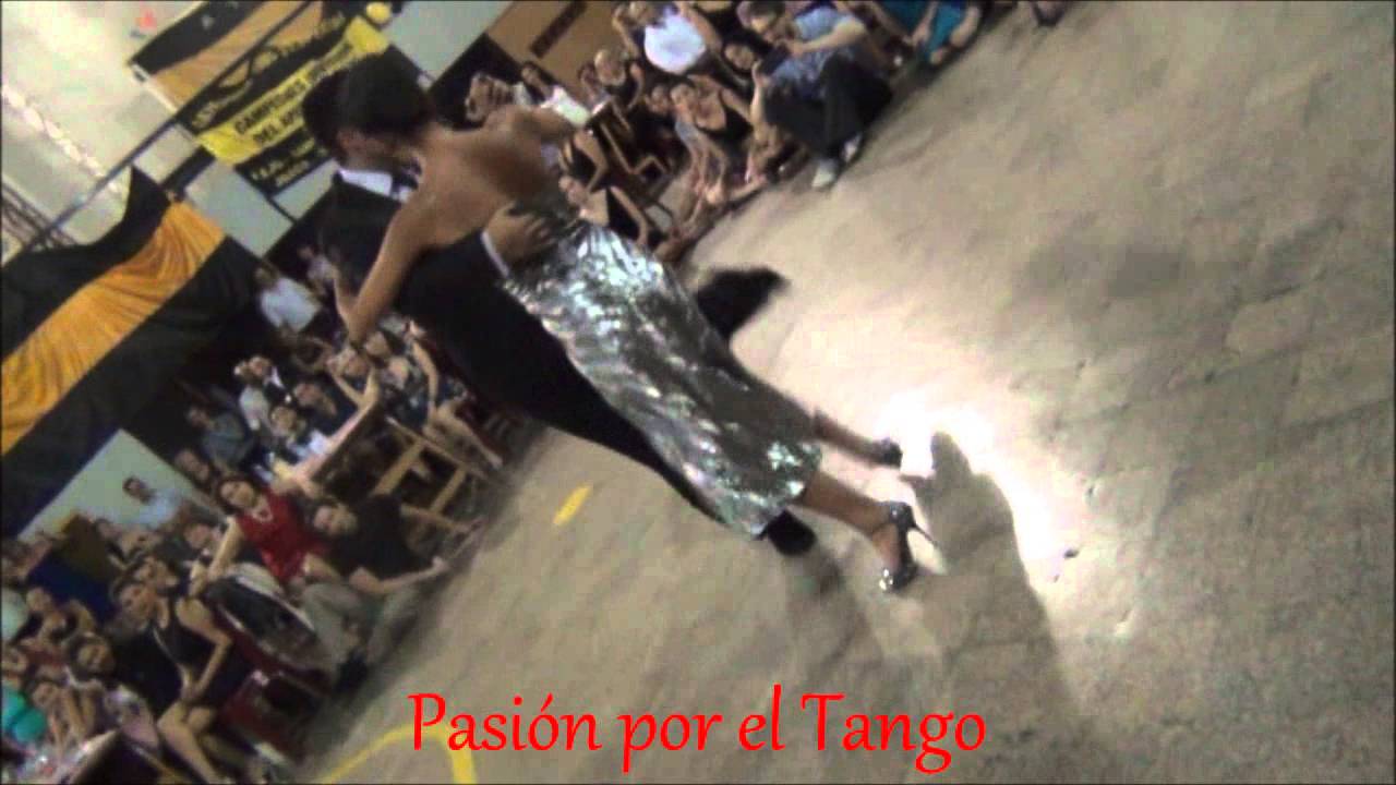 CLARISA ARAGÓN y JONATHAN SAAVEDRA Bailando el Vals CABEZA DE NOVIA en la MILONGA DEL MORAN