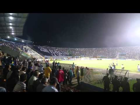 "Motagua vs America 20/10/2015(10)" Barra: Revolucionarios 1928 • Club: Motagua • País: Honduras