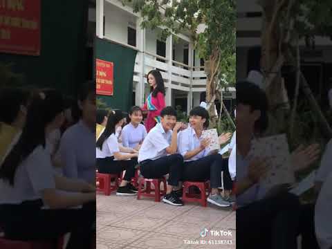 Cô giáo xinh đẹp