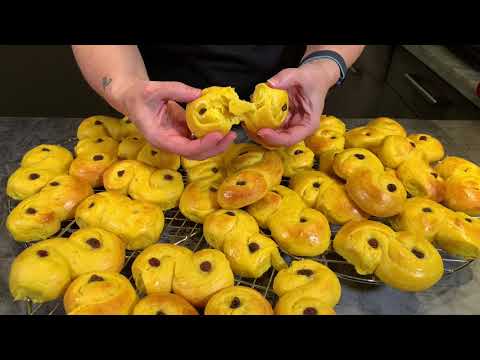 Lussekatter (Saffron Buns)