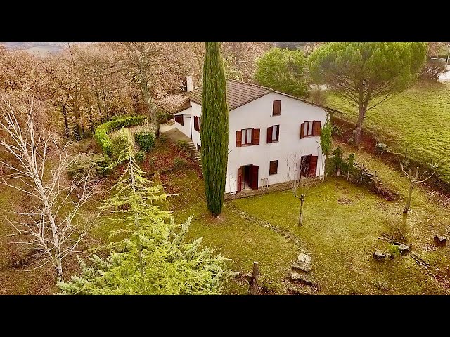 CV1057 Pietralunga –Spacious villa with development potential in popular Candeleto neighborhood