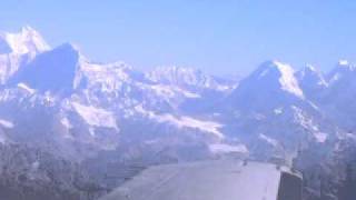 preview picture of video 'Nepal Himalaya (Everest) mountain flight.MOV'