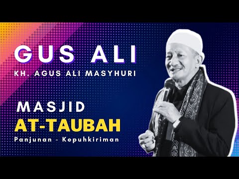 KH Agus Ali mashuri reciting the Koran on Sunday Wage at the At-Taubah Panjunan Kepuh Posting Mosque