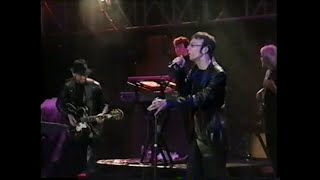 Bee Gees — She Keeps On Coming (Live at Wango Tango 2001, DVD pro-shot)