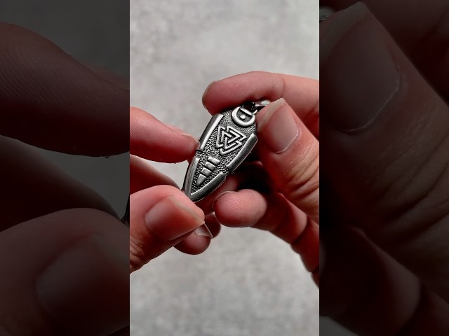 Vídeo relacionado con Jewelrywe Pendientes Vikingos Nórdicos Hombre: Aros de Runa Valknut de Acero Inoxidable - Regalos de Joyería Punk