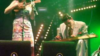 Kitty, Daisy & Lewis - Honolulu Rock-A-Roll-A - 29-05-2010 - Pinkpop Holland - Made By Janske