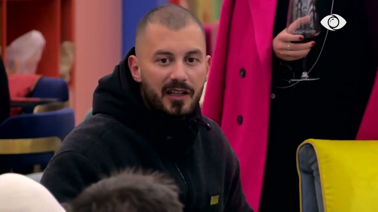 “Po ç’është kjo, sikur të kishte halla…”/ Romeo i kthehet Julit: Të duket normale?