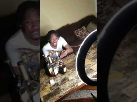 Topmann Donzlife FREESTYLE.... upcoming damcehall artist from the mobay side.....🔥🔥🔥🔥 Readyyyy