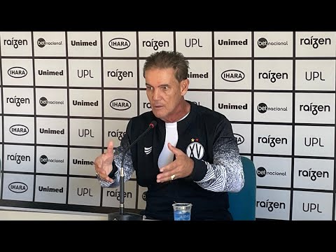 Em coletiva no Barão da Serra Negra, o técnico Paulo Roberto Santos apresenta as demandas do time