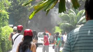 preview picture of video 'Van Caught Fire @ Sentosa, Singapore'